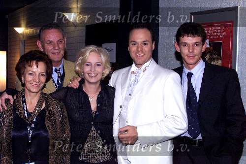 Rotterdam 18 oktober 2001
Frans Bauer in AHOY.
Frans met zijn ouders broer en vriendin