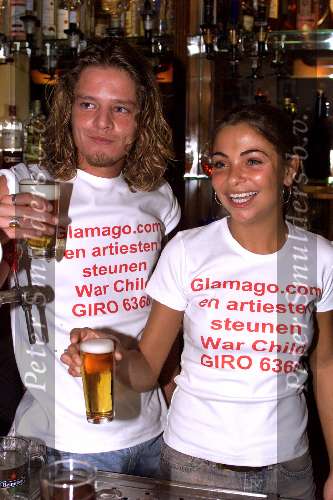 AMSTERDAM 11 OKTOBER 2001
Diner voor War Child in restaurant de Ondeugd.
Tygo Gernandt, Georgina Verbaan