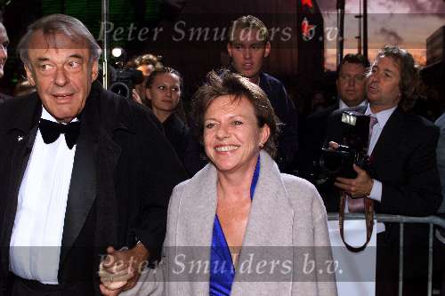 AMSTERDAM 1 OKTOBER 2001
Premiere Discovery of heaven in de pathe Arena
Conny Palmen en Hans v Mierlo