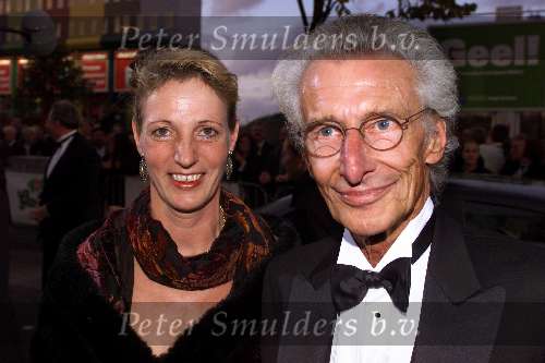 Amsterdam 1 oktober 2001
Premiere Discovery of Heaven in Pathe Arena.  
Harry Mulisch met vrouw