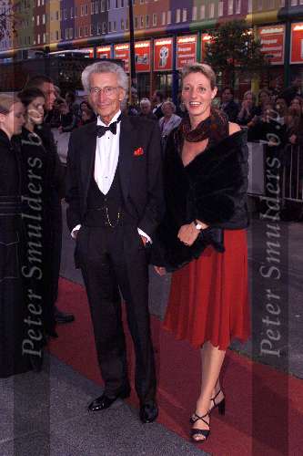 Amsterdam 1 oktober 2001
Premiere Discovery of Heaven in Pathe Arena.  
Harry Mulisch met vrouw