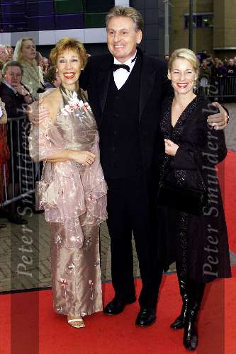 SCHEVENINGEN 21 oktober 2001
Premiere Aida in het circustheater.
Henny Huisman met vrouw