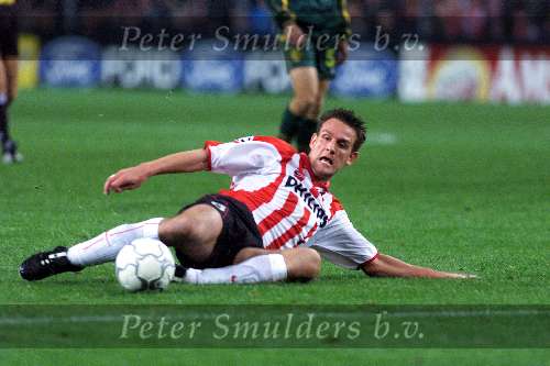 Eindhoven, 24 oktober 2001
5e wedstrijd van PSV in de championsleague tussen PSV-FC Nantes, eindstand 0-0
Jan Vennegoor of Hesselink op de grond.