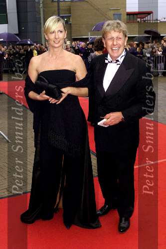 SCHEVENINGEN 21 oktober 2001
Premiere Aida in het circustheater.
Jan des Bouvrie met vrouw Monique des Bouvrie