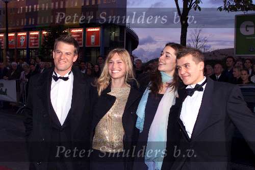 Amsterdam 1 Oktober 2001
Premiere Discovery of heaven in de pathe Arena
v.l.n.r. JasperKrabbe met vriendin en Jacob Krabbe met vriendin