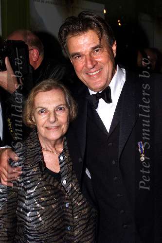 Amsterdam 1 Oktober 2001
Premiere Discovery of heaven in de pathe Arena
Jeroen Krabbe met zijn moeder