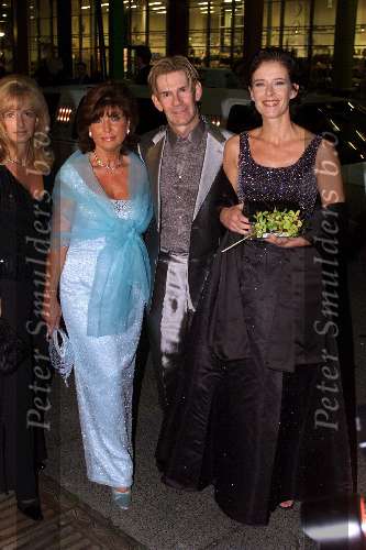 AMSTERDAM 25 OKTOBER 2001
premiere van de musical GRACE
Jet v d Meij , Netty en Addy vd Krommeakker