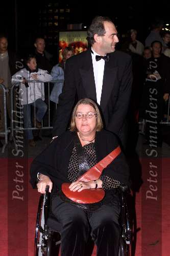 Amsterdam 25 Oktober 2001
Premiere van de musical GRACE
Job Cohen met vrouw in rolstoel