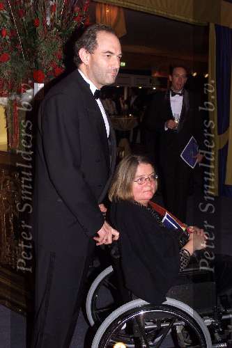 Amsterdam 25 Oktober 2001
Premiere van de musical GRACE
Job Cohen met vrouw in rolstoel