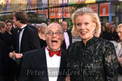 Amsterdam 1 oktober 2001
Premiere Discovery of Heaven in Pathe Arena.  
Joop Braakhekke met een vriendin