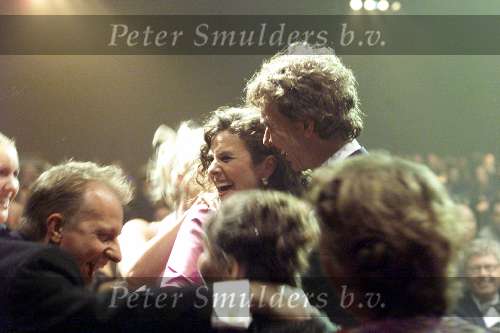 Amsterdam 12 Oktober 2001
Uitreiking van de Televizierring in de Heineken Music Hall.
Winnaar spoorloos, Karin de Groot en Derk Bolt