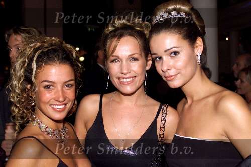 Scheveningen 21 Oktober 2001 Premiere Aida in het circustheater
Katja Schuurman, Tanja Jess en Froukje de Both