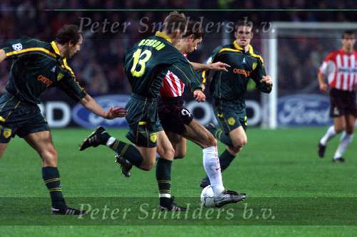Eindhoven, 24 oktober 2001
5e wedstrijd van PSV in de championsleague tussen PSV-FC Nantes, eindstand 0-0
Kezman in duel met Mathieu Berson