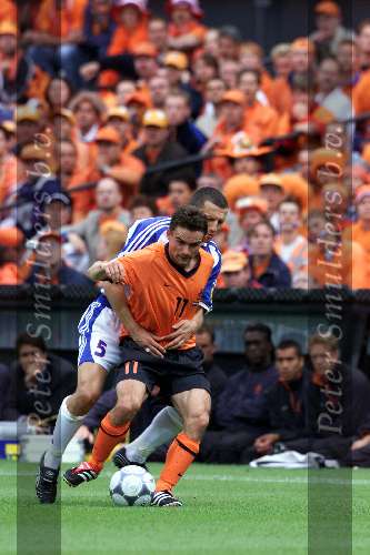 Rotterdam, 25 juni 2000   Euro 2000
Europees Kampioenschap voetbal 2000
Nederland-Joegoslavie
Marc Overmars met Miroslav Djukic