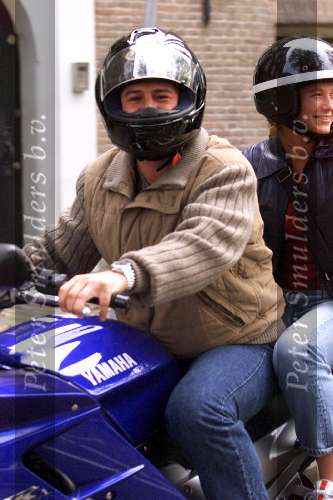 Amsterdam 20 oktober 2001
Martijn Krabbe en zijn nieuwe vriendin op de moter.