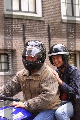 Amsterdam 20 oktober 2001
Martijn Krabbe en zijn nieuwe vriendin op de moter.