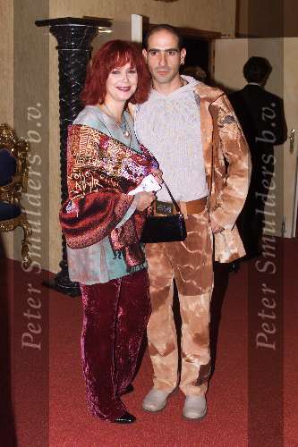 Amsterdam 25 Oktober 2001
Premiere van de musical GRACE
Mathilde Santing met een vriend