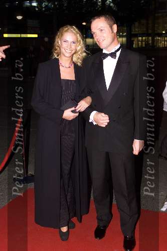 Amsterdam 12 Oktober 2001
Uitreiking van de Televizierring in de Heineken Music Hall.
Nance met vriend
