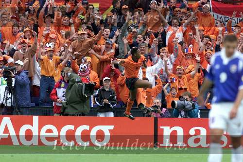 Rotterdam, 25 juni 2000   Euro 2000
Europees Kampioenschap voetbal 2000
Nederland-Yougoslavie
Patrick kluivert juicht na een doelpunt