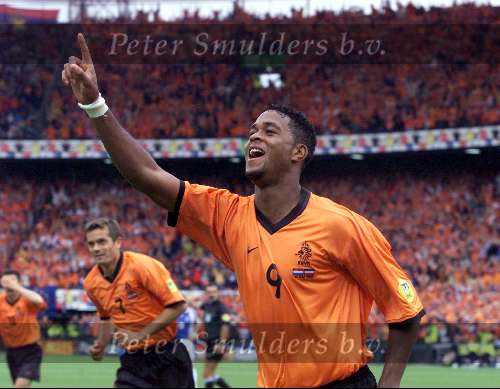 Rotterdam, 25 juni 2000   Euro 2000
Europees Kampioenschap voetbal 2000
Nederland-Yougoslavie
Patrick kluivertjuicht na een doelpunt