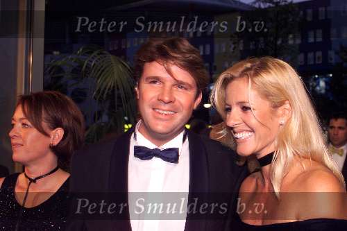 Amsterdam 12 Oktober 2001
Uitreiking Televizierring in de Heineken Music 
Peter Gallas (vriend Caroline Tensen) met een vriendin Claudia