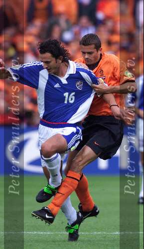 Rotterdam, 25 juni 2000   Euro 2000
Europees Kampioenschap voetbal 2000
Nederland-Yougoslavie
Phillip cocu en Dejan Govedarica