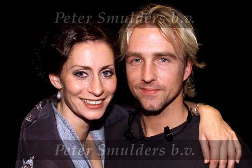 SCHEVENINGEN 21 OKTOBER 2001
PREMIERE van AIDA in het circustheater.
Pia Douwes met vriend