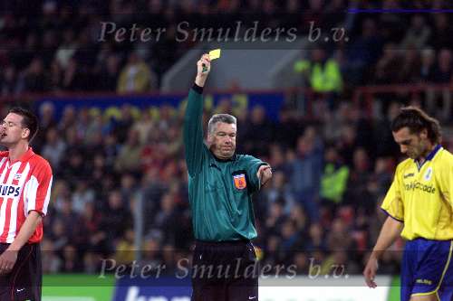 Eindhoven 27 oktober 2001
PSV-RKC 2-0
Roelof Luinge geeft gele kaart