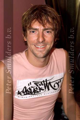 Amsterdam 11 Oktober 2001
Diner voor War Child in restaurant de Ondeugd.
Ruud de Wild met tatoeage als DJ