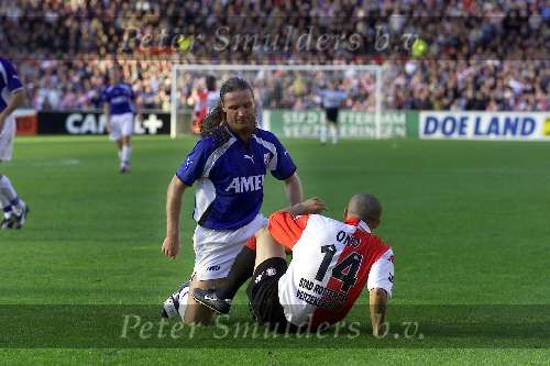 Rotterdam, 28 Oktober 2001
Feyenoord-FC Utrecht, eindstand 4-1
Op de foto Stijn Vreven n Ono