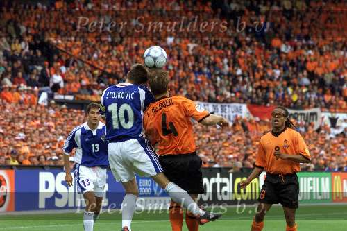 Rotterdam, 25 juni 2000   Euro 2000
Europees Kampioenschap voetbal 2000
Nederland-Yougoslavie, eindstand
Stojkovic in duel met Frank de boer Edgar Davids