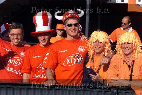 Rotterdam, 16 juni 2000
Nederland-Denemarken, eindstand
Deense en Nederlandse supporters broederlijk bijeen