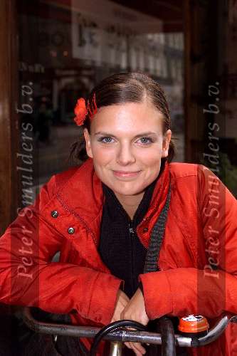AMSTERDAM 11 OKTOBER 2001
Diner voor War Child in restaurant de Ondeugd.
Tamara Brinkman  op de fiets
