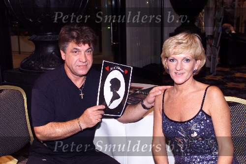 AMSTERDAM 29 OKTOBER 2001
Tineke Schouten met knip kunstenaar