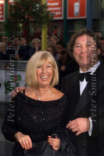 Amsterdam 1 oktober 2001
Premiere Discovery of Heaven in Pathe Arena.  
Willeke Alberti met vriend
