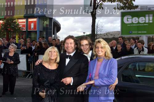 Amsterdam 1 oktober 2001
Premiere Discovery of heaven
Willeke Alberti met gezin.