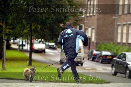 Amsterdam 5 oktober 2002
Bryan Roy met hond