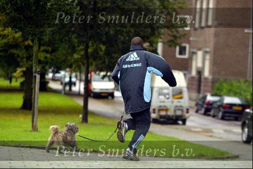 Amsterdam 5 oktober 2002
Bryan Roy met hond