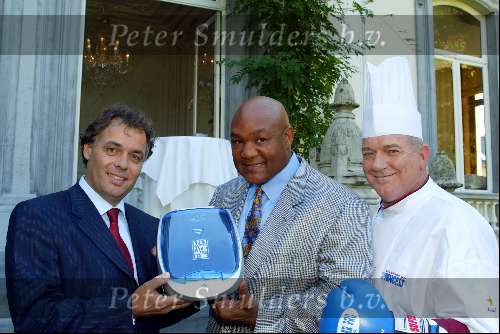 Breda 30 september 2002
George Foreman  met Cas Spijkers en Aad Ouborg