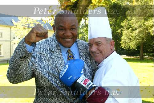 Breda 30 september 2002
George Foreman  met Cas Spijkers en Aad Ouborg