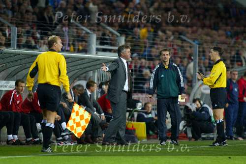 Eindhoven, 25 september 2002
PSV- Asenal FC , tweede wedstrijd in de championsleague
Guus Hiddink in discussie met de scheidsrechter