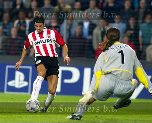 Eindhoven, 25 september 2002
PSV- Asenal FC , tweede wedstrijd in de championsleague
Eindstand 0-4
Kezman probeert doelman David Seaman te verschalken