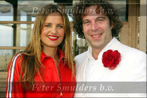 Bloemendaal 28 september 2002
Gala t.b.v. het rode kruis fonds georganiseerd door
Mariska Hulscher met vriend