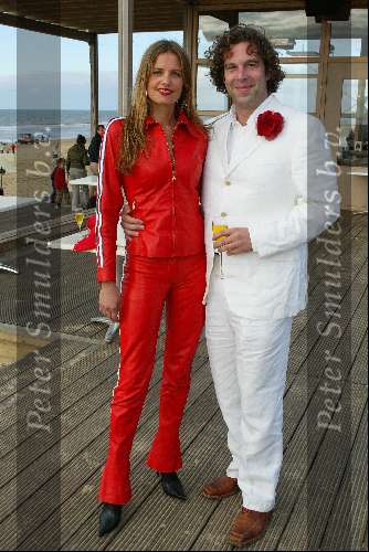 Bloemendaal 28 september 2002
Gala t.b.v. het rode kruis fonds georganiseerd door
Mariska Hulscher met vriend