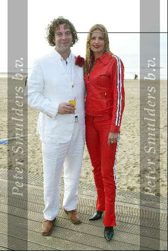 Bloemendaal 28 september 2002
Gala t.b.v. het rode kruis fonds georganiseerd door
Mariska Hulscher met vriend