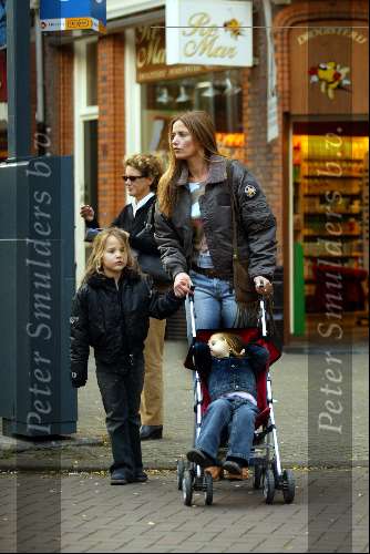 Amsterdam 28 oktober 2002
Mariska Hulscher met kinderen