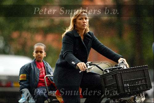 Amsterdam 5 oktober 2002
Nada v Nie met zoontje op de fiets