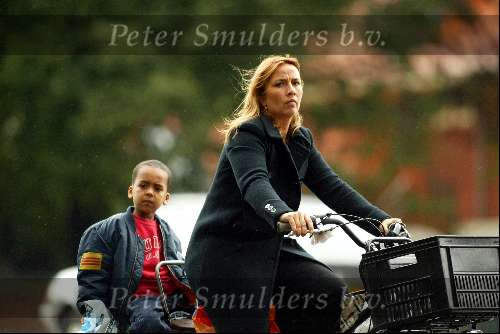 Amsterdam 5 oktober 2002
Nada v Nie met zoontje op de fiets