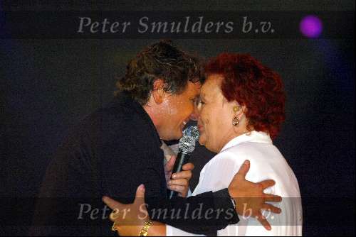 Rotterdam 5 oktober 2002
Rene Froger optreden in AHOY
Rene met Mien Froger