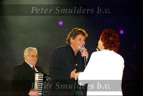 Rotterdam 5 oktober 2002
Rene Froger optreden in AHOY
Rene met Bolle Jan Froger en Mien Froger